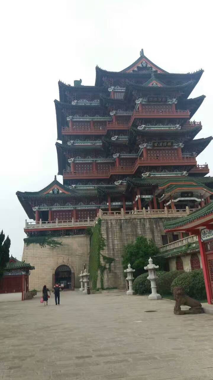 貴陽飛虎遠(yuǎn)赴南昌調(diào)查取證游滕王閣賦詩一首